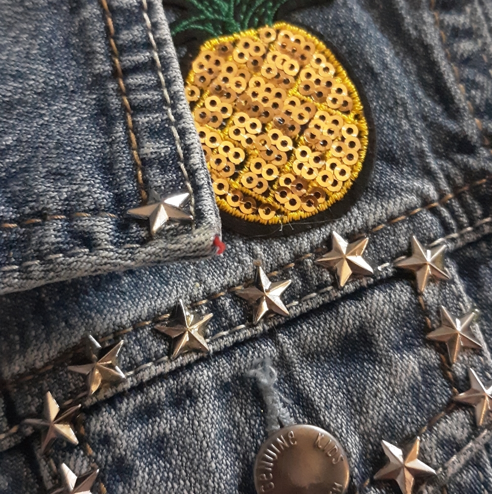 SOLD @MARKET! Upcycled 5T girls patch jacket. SO CUTE MUST SEE! 🌈 & 😃 - Picture 3 of 15